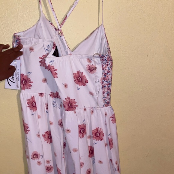 Dress - Picture 2 of 4